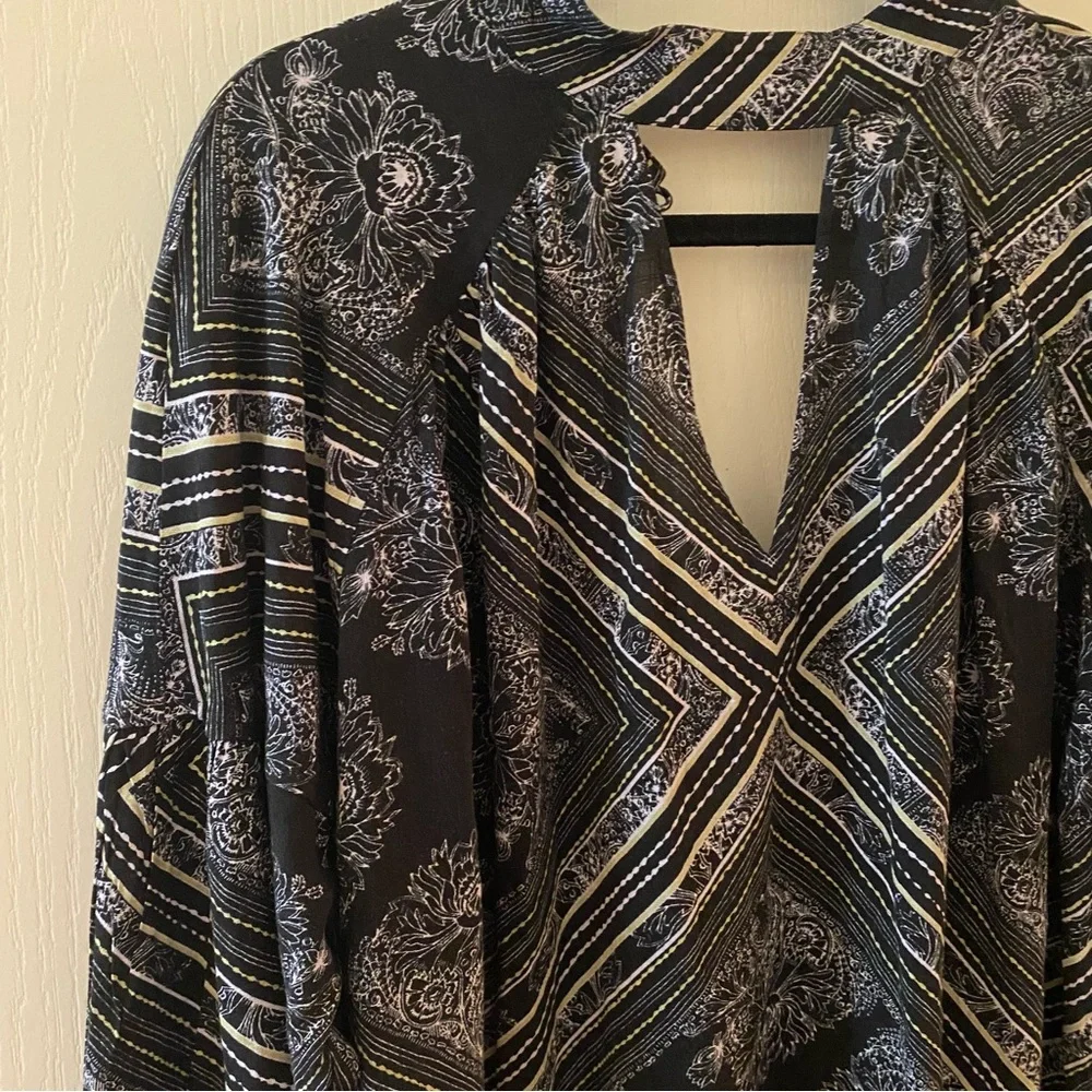 FREE PEOPLE Walking on a Dream Tunic Blouse in Black & White - M